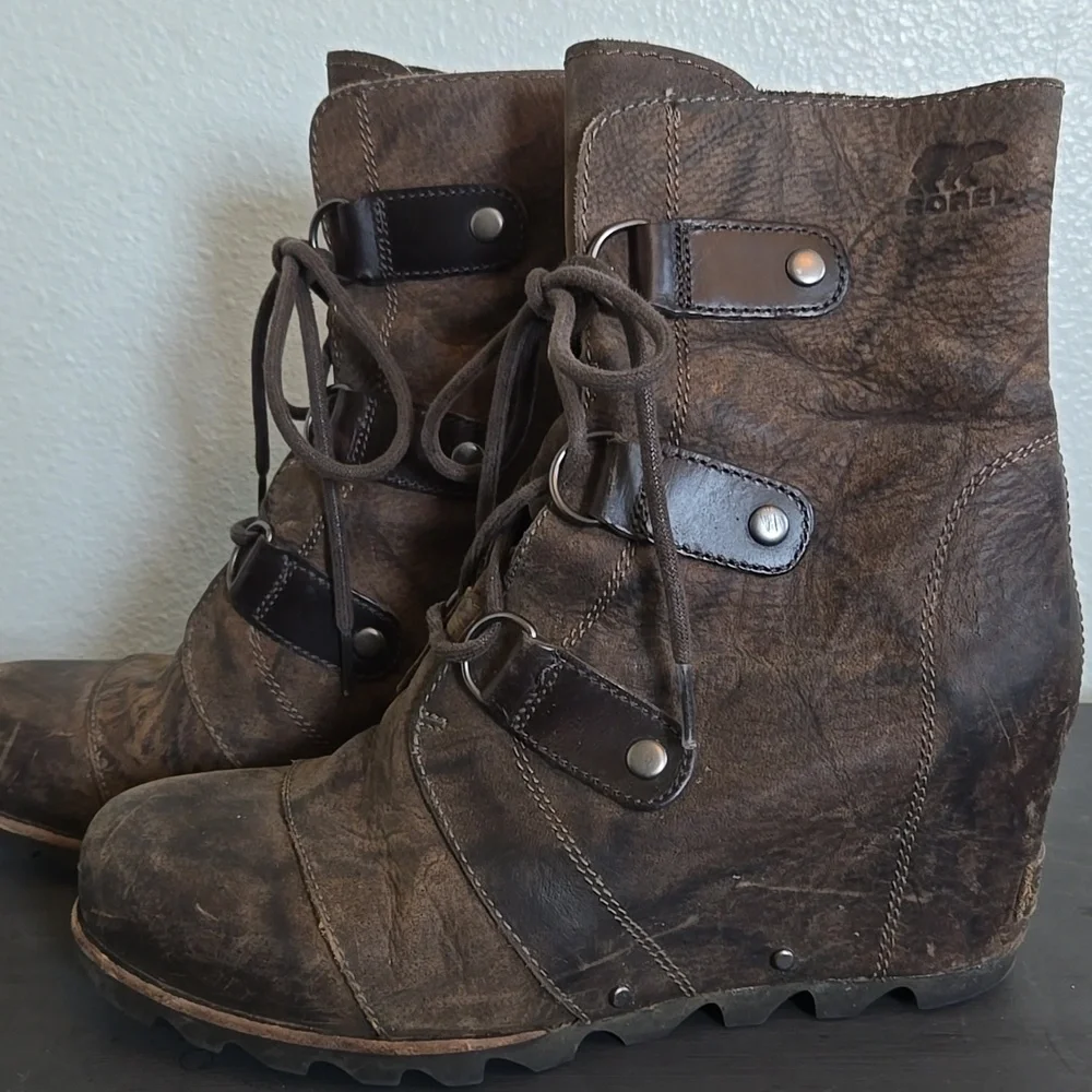 Sorel Joan of Arctic Waterproof Lace Up Oil Leather Wedge Size 9